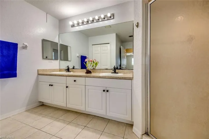 122 Nw 9th Ter, Cape Coral, Florida 33993