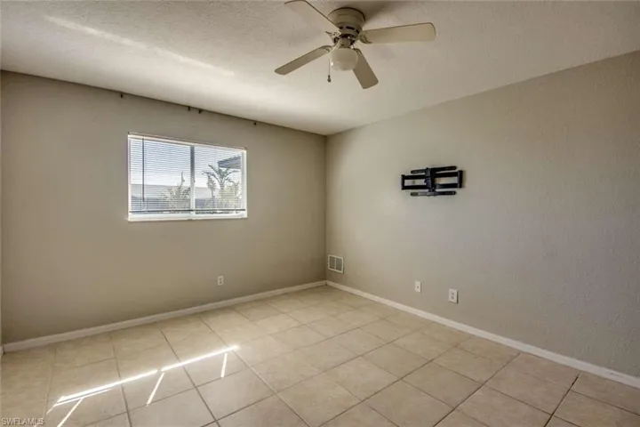 122 Nw 9th Ter, Cape Coral, Florida 33993
