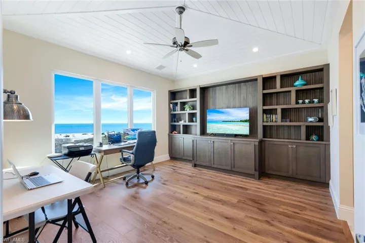 6th Ensuite or Office/Den