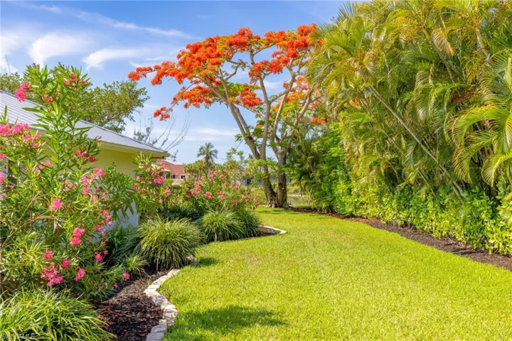 283 Palm Lake Dr, Sanibel, Florida 33957