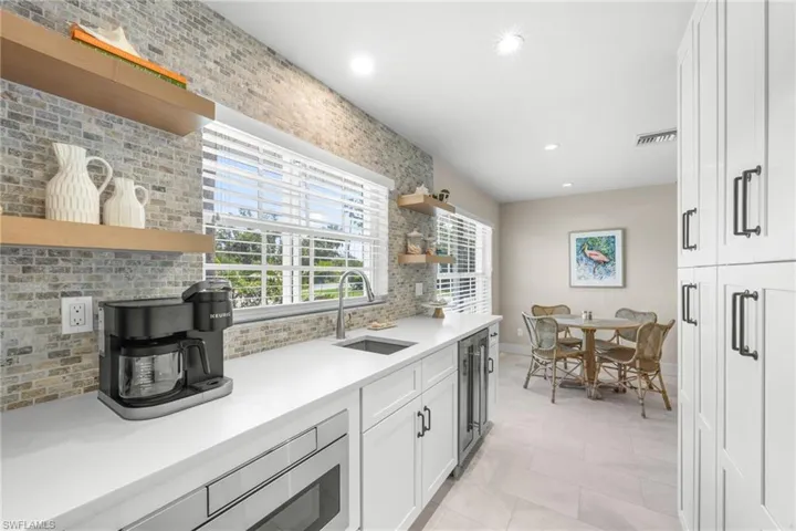 283 Palm Lake Dr, Sanibel, Florida 33957