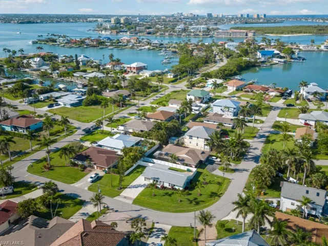 104 Jamaica DR, NAPLES FL 34113