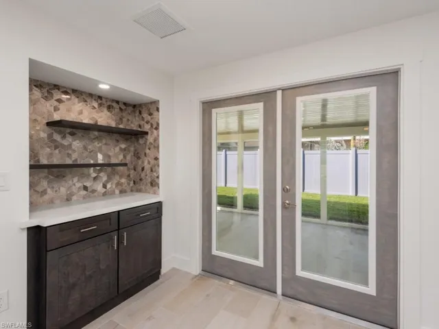 104 Jamaica DR, NAPLES FL 34113