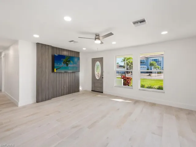104 Jamaica DR, NAPLES FL 34113