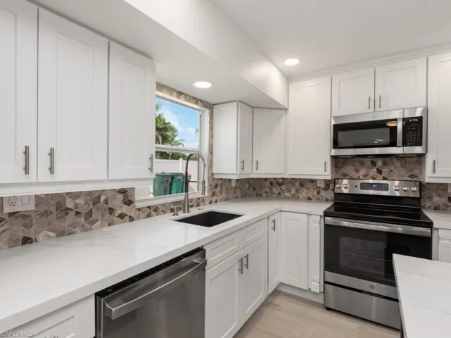 104 Jamaica DR, NAPLES FL 34113