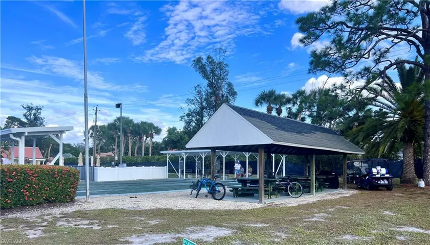 BBQ & Picnic Pavillion