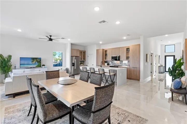 1212 Ne 7th Ave, Cape Coral, Florida 33909