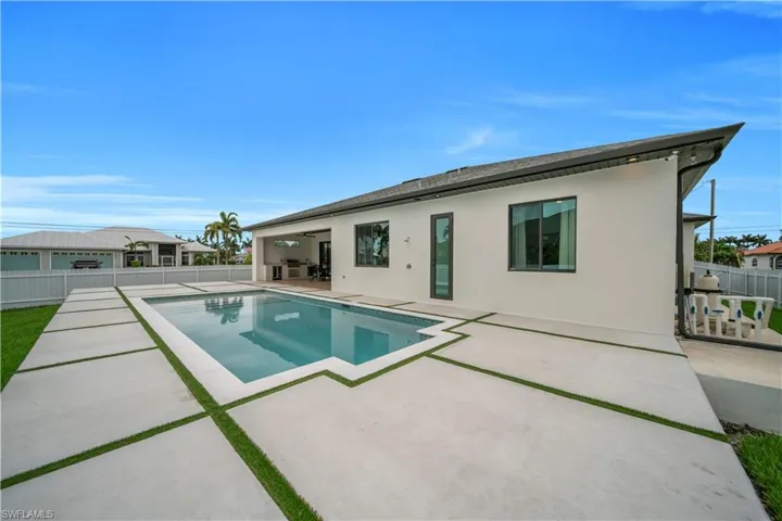 2726 Sw 38th St, Cape Coral, Florida 33914