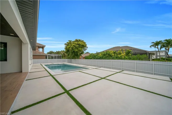 2726 Sw 38th St, Cape Coral, Florida 33914