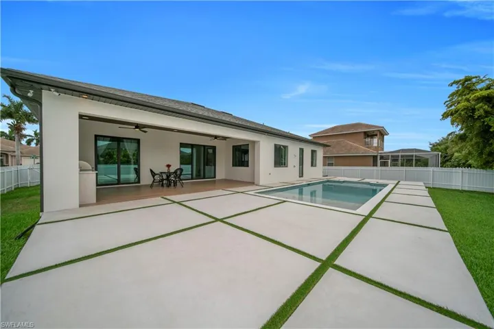 2726 Sw 38th St, Cape Coral, Florida 33914