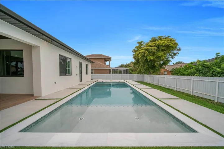 2726 Sw 38th St, Cape Coral, Florida 33914
