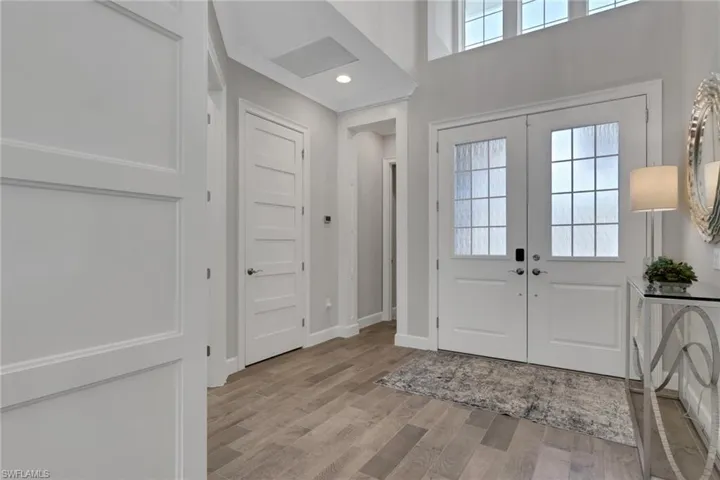 Double door front entrance/ foyer