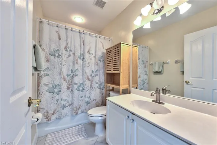 1100 Diamond Cir 1104, Naples, Florida 34110