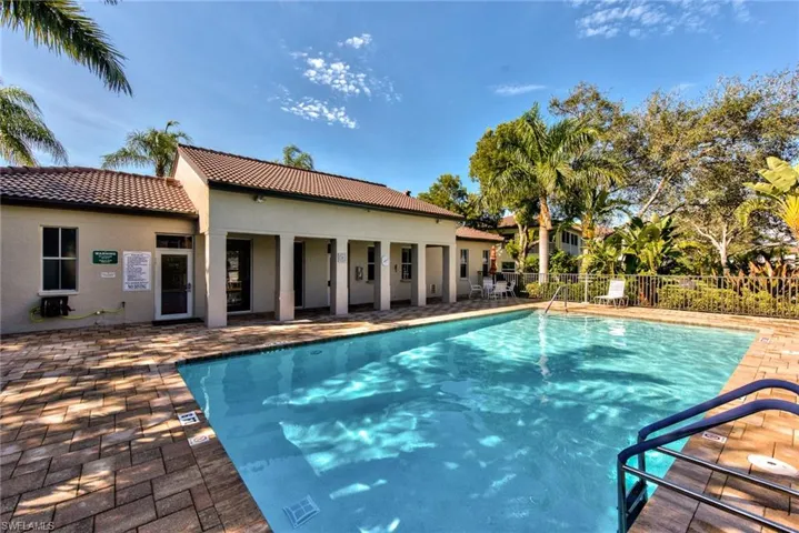 1100 Diamond Cir 1104, Naples, Florida 34110