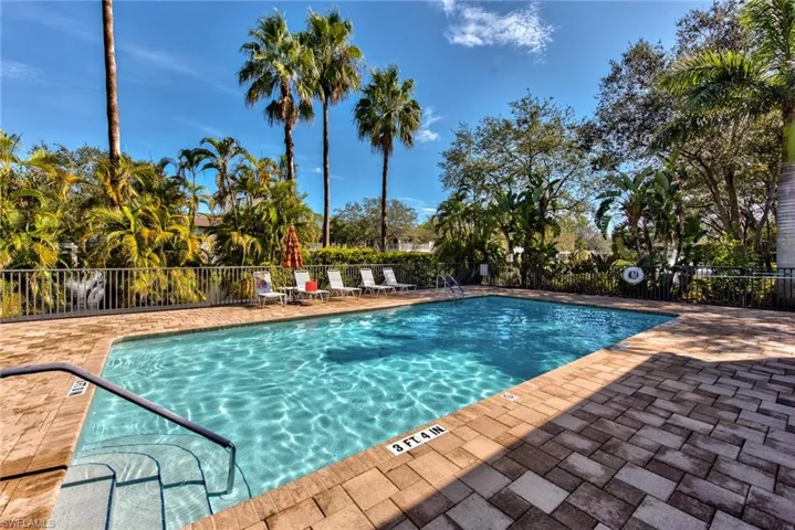 1100 Diamond Cir 1104, Naples, Florida 34110