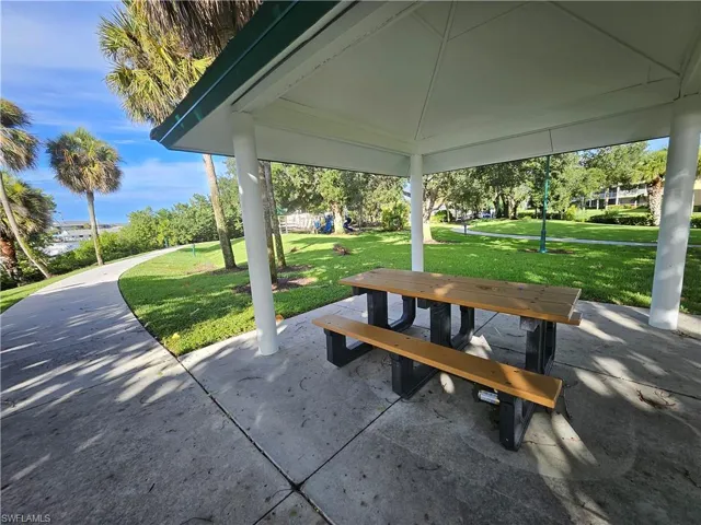 1050 9th St S 102, Naples, Florida 34102
