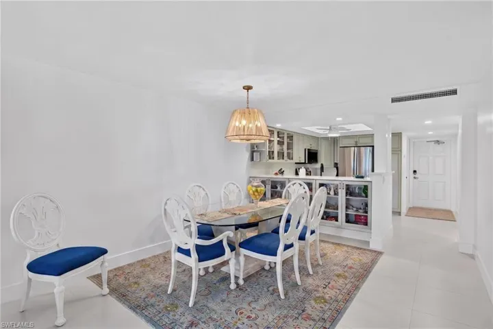 Open Concept, no popcorn ceiling, recessed lighting.