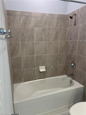 Full bath with toilet and shower / bathtub combination