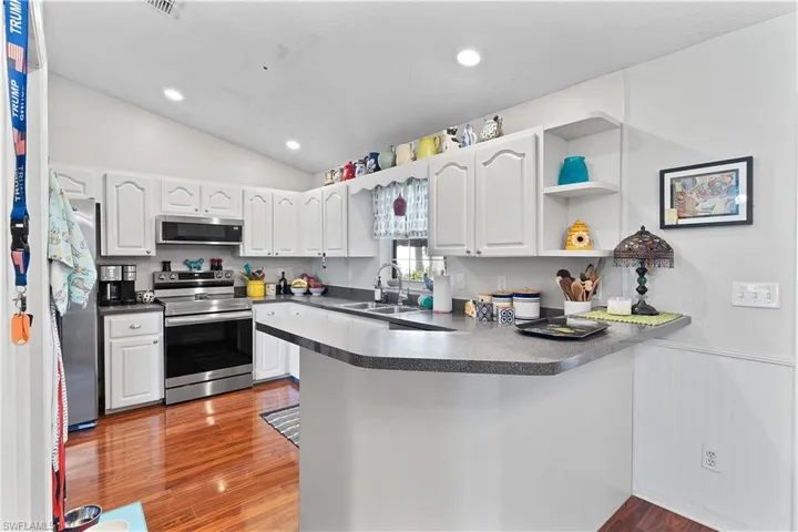 Breakfast Bar/Kitchen
