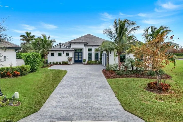 View of front of property featuring a front lawn