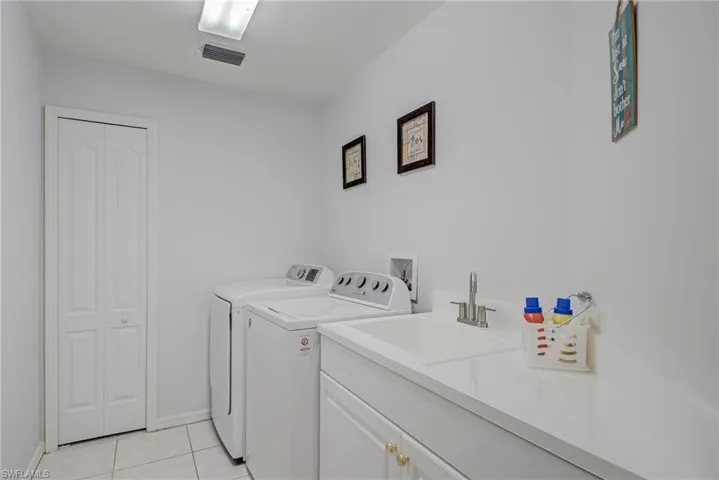 2540 Sw 30th St, Cape Coral, Florida 33914