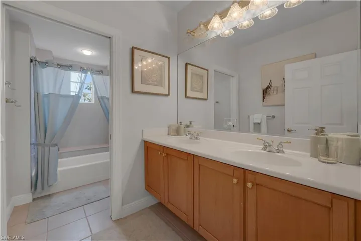 bath between 2 front 2nd floor bedrooms