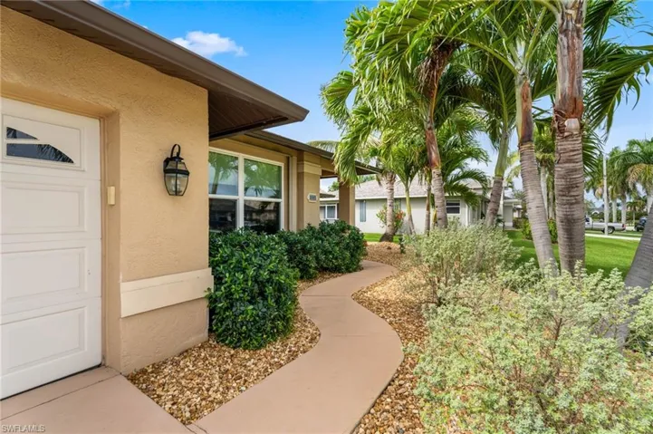 Doorway to property featuring stucco siding