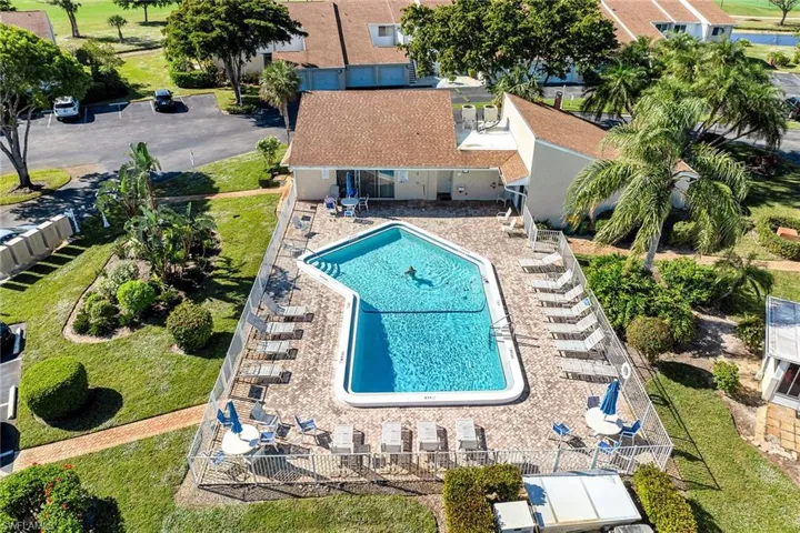 466 Bristle Cone Ln 34, Naples, Florida 34113