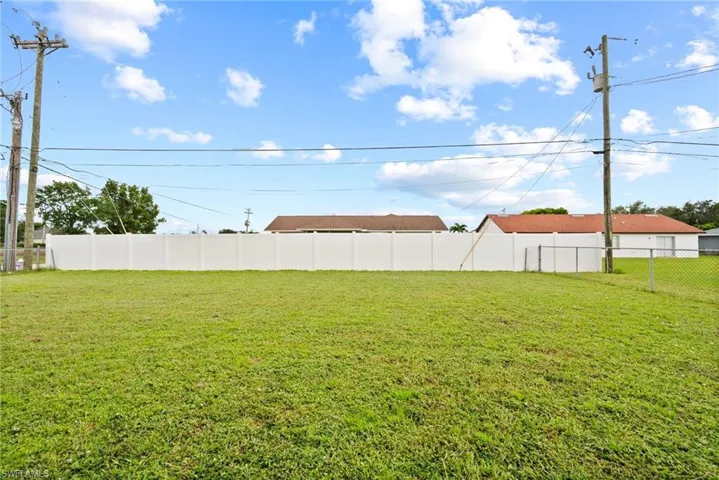 1425 SE 8th  PL, Cape Coral, FL 33990