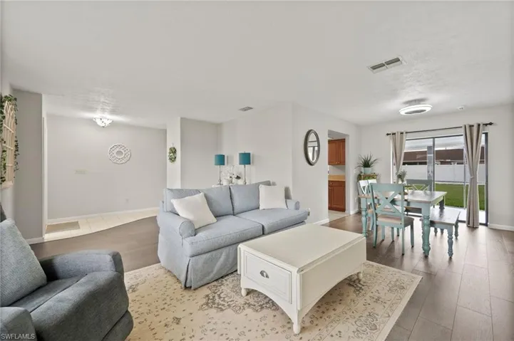 1425 SE 8th  PL, Cape Coral, FL 33990