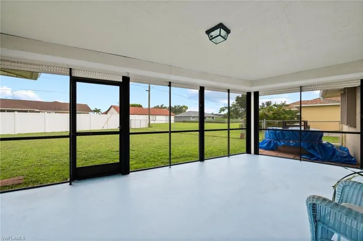 1425 SE 8th  PL, Cape Coral, FL 33990