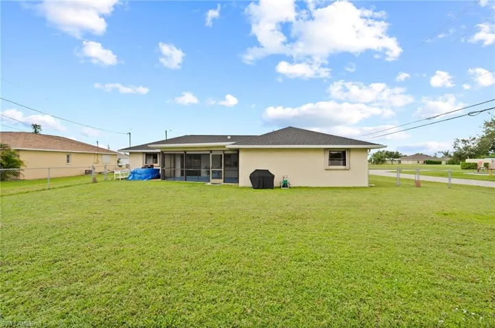 1425 SE 8th  PL, Cape Coral, FL 33990