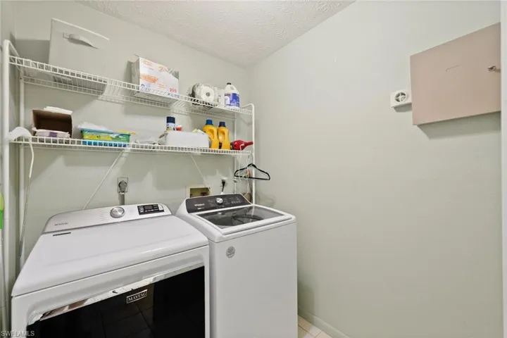 1425 SE 8th  PL, Cape Coral, FL 33990