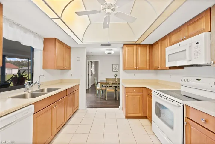 1425 SE 8th  PL, Cape Coral, FL 33990