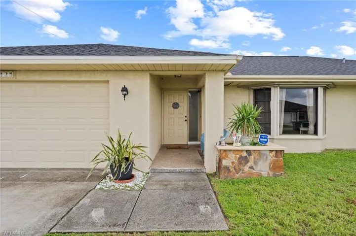 1425 SE 8th  PL, Cape Coral, FL 33990