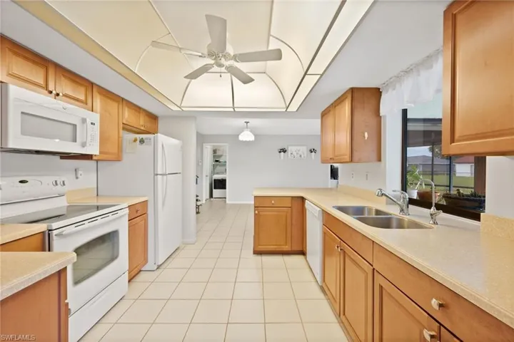 1425 SE 8th  PL, Cape Coral, FL 33990