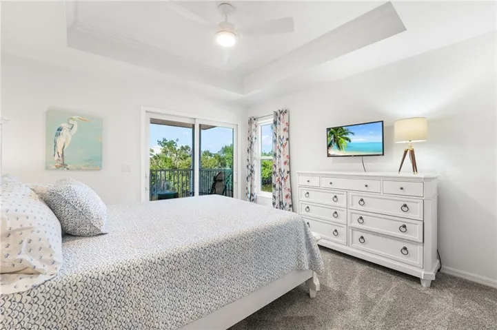Guest Bedroom with Private Screened in Patio