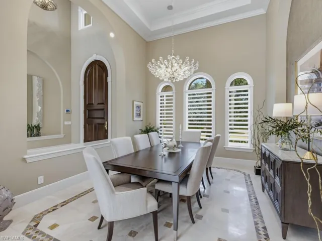 Dining and lobby