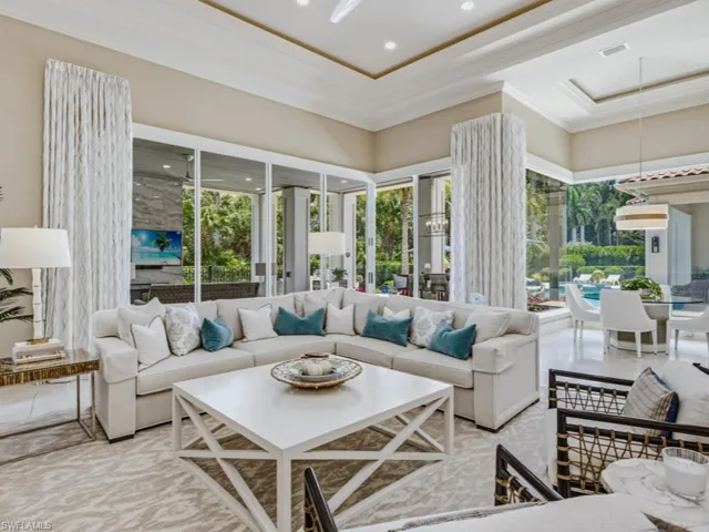 9758 Niblick Ln, Naples, Florida 34108