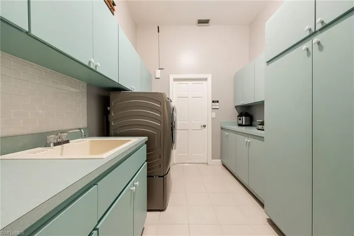 inside laundry/ Butler Pantry