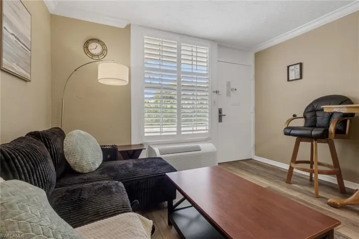 2555  Tamiami N TRL, Naples, FL 34103