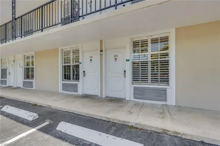 2555  Tamiami N TRL, Naples, FL 34103
