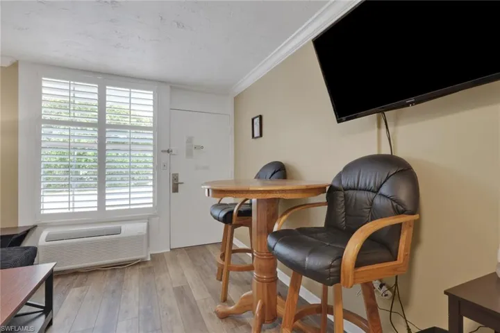 2555  Tamiami N TRL, Naples, FL 34103