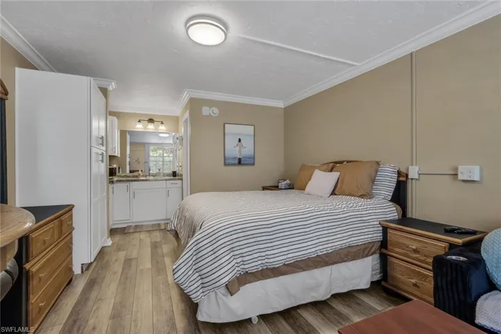 2555  Tamiami N TRL, Naples, FL 34103