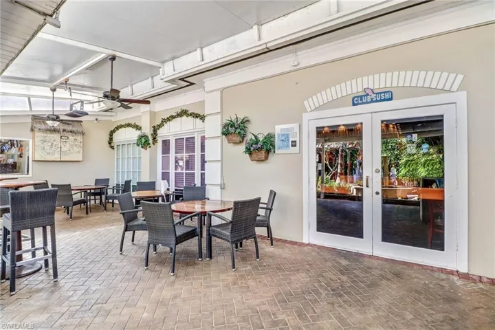 2555  Tamiami N TRL, Naples, FL 34103