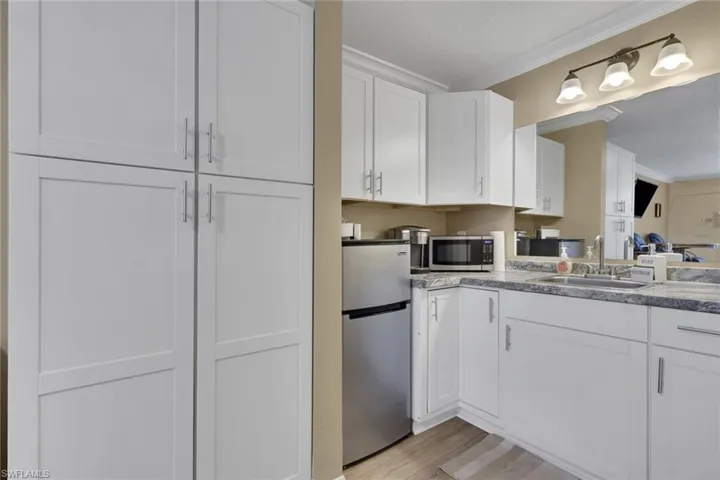 2555  Tamiami N TRL, Naples, FL 34103
