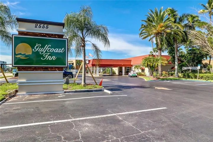 2555  Tamiami N TRL, Naples, FL 34103