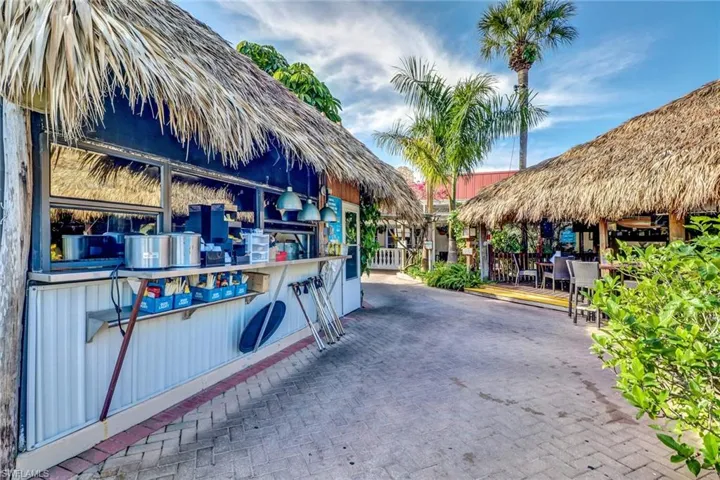 2555  Tamiami N TRL, Naples, FL 34103
