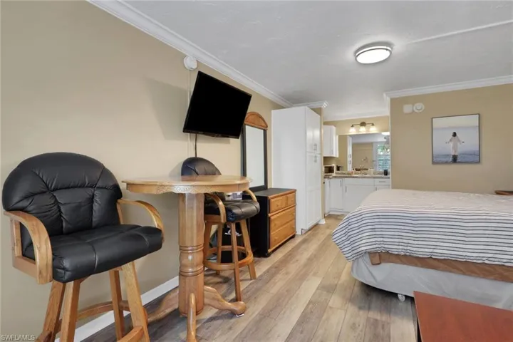 2555  Tamiami N TRL, Naples, FL 34103