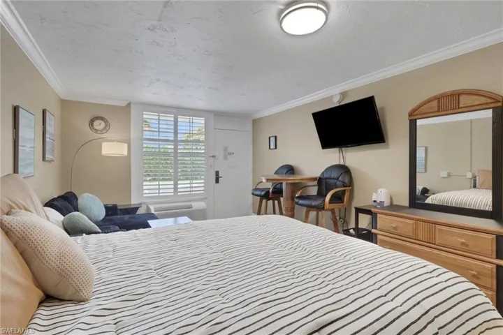 2555  Tamiami N TRL, Naples, FL 34103